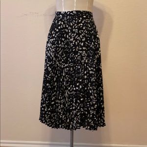 Pleated midi-skirt